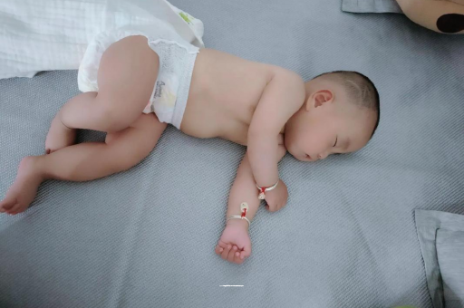 泰安两个月宝宝肚子胀气